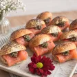 Mini brioche de salmón ahumado